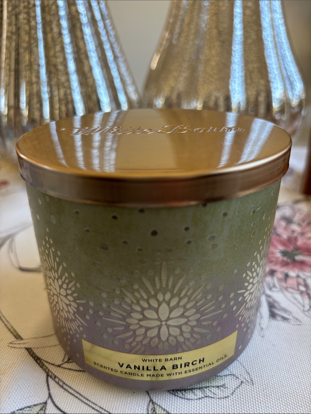 Bath and Bodyworks/White Barn Vanilla Birch 3-Wick Candle Floral
Green &Lavender